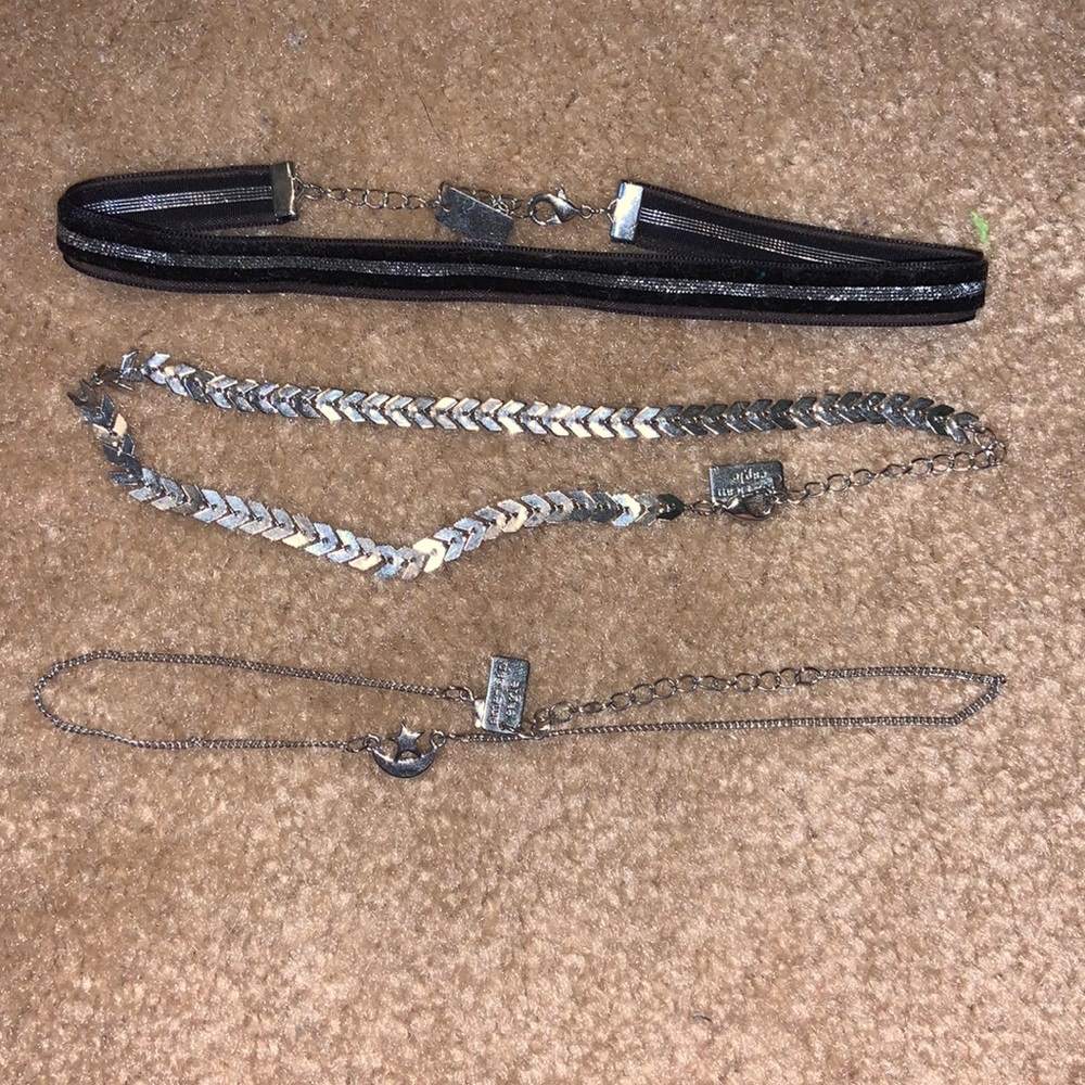 3 chokers